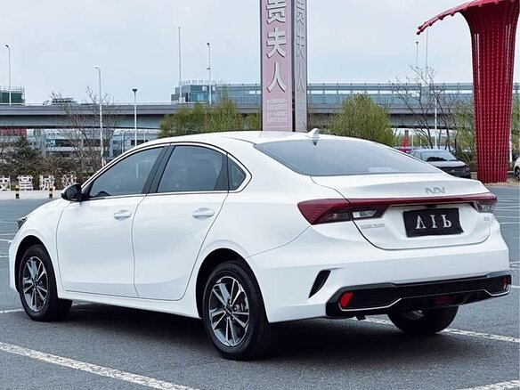 2023 Kia K3 II (China Market) Рестайлинг, белый, 1240000 рублей - вид 5