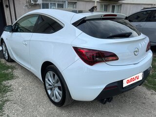 2013 Opel Astra GTC J Рестайлинг, белый, 1140000 рублей, вид 3