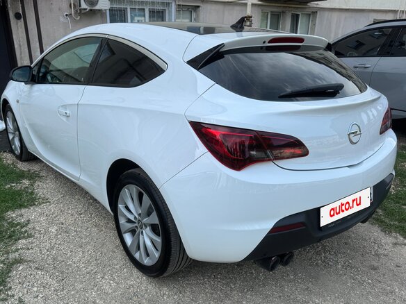 2013 Opel Astra GTC J Рестайлинг, белый, 1120000 рублей - вид 2