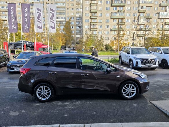 2013 Kia Ceed II, коричневый, 930000 рублей - вид 3