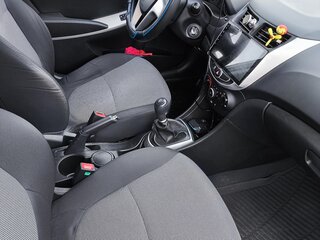 2013 Hyundai Solaris I, чёрный, 700000 рублей, вид 5