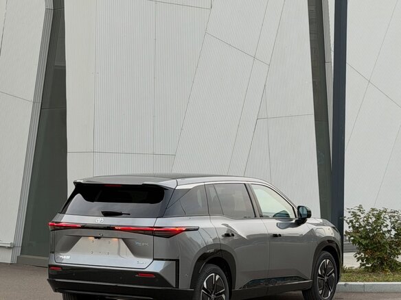 2026 Toyota bZ3X 58.3 kWh, серый, 2910000 рублей - вид 2