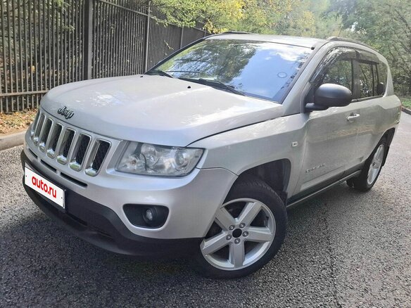 2011 Jeep Compass I Рестайлинг, серебристый, 990000 рублей - вид 4
