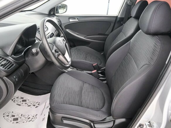 2014 Hyundai Solaris I Рестайлинг, серебристый, 1049000 рублей - вид 6