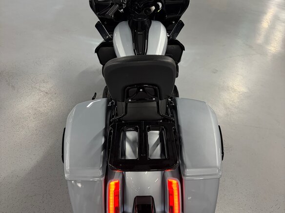 2024 Harley-Davidson Road Glide, серый, 3100000 рублей - вид 16
