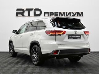 2019 Toyota Highlander III (XU50) Рестайлинг, белый, 3190000 рублей, вид 4