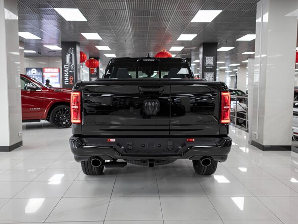 2026 Ram 1500 Crew Cab eTorque V Рестайлинг, чёрный, 11300000 рублей - вид 2