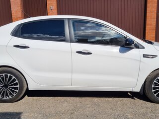 2016 Kia Rio III Рестайлинг, белый, 790000 рублей, вид 5