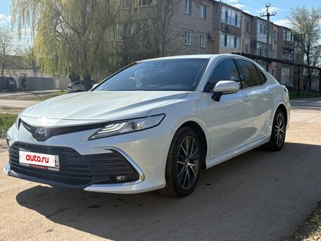 2023 Toyota Camry VIII (XV70) Рестайлинг, белый, 4300000 рублей, вид 1