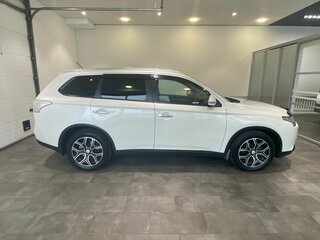 2014 Mitsubishi Outlander III Рестайлинг, белый, 1546000 рублей, вид 4