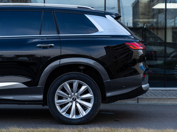2026 Audi Q6 45 TFSI, чёрный, 7990000 рублей - вид 23