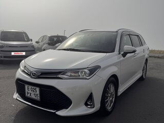 2017 Toyota Corolla Fielder XI (E160, E170) Рестайлинг 2, белый, 1490000 рублей, вид 1