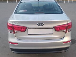 2016 Kia Rio III Рестайлинг, серебристый, 1080000 рублей, вид 5
