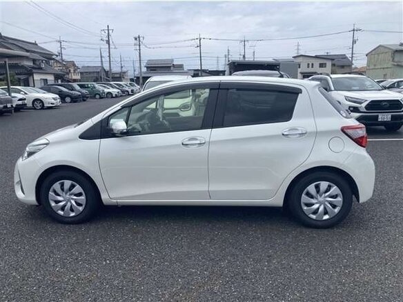 2018 Toyota Vitz III (XP130) Рестайлинг 2, белый, 750001 рублей - вид 6