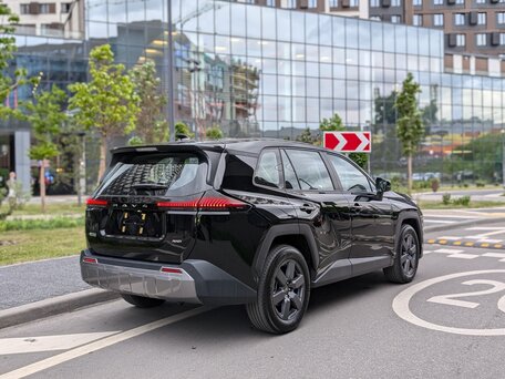 2026 Toyota RAV4 V (XA50), чёрный, 4180000 рублей, вид 2