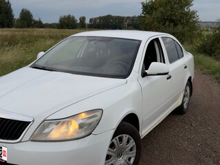 2011 Skoda Octavia II (A5) Рестайлинг, белый, 350000 рублей, вид 1