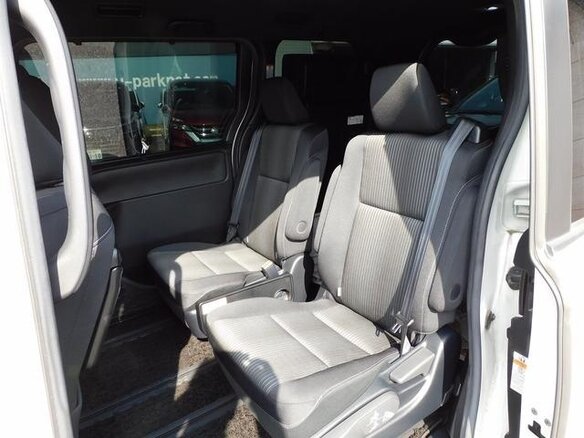 2021 Toyota Voxy III (R80) Рестайлинг, белый, 2010000 рублей - вид 14