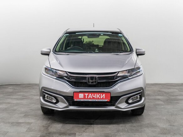 2018 Honda Fit III Рестайлинг, серебристый, 1075000 рублей