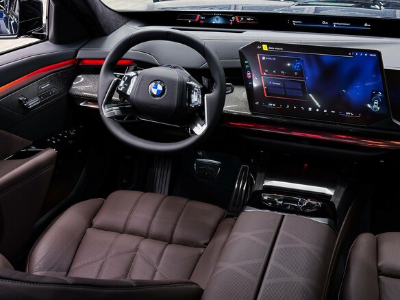 2026 BMW 7 серии 740 xDrive VII (G70) Рестайлинг, синий, 26500000 рублей - вид 15