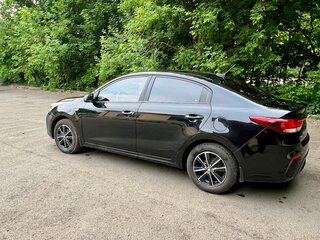 2018 Kia Rio IV, чёрный, 1050000 рублей, вид 4