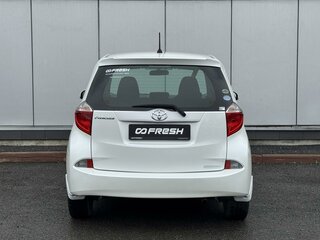 2011 Toyota Ractis II, белый, 930000 рублей, вид 4