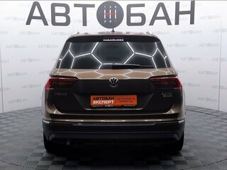 2017 Volkswagen Tiguan II, коричневый, 2460000 рублей, вид 5