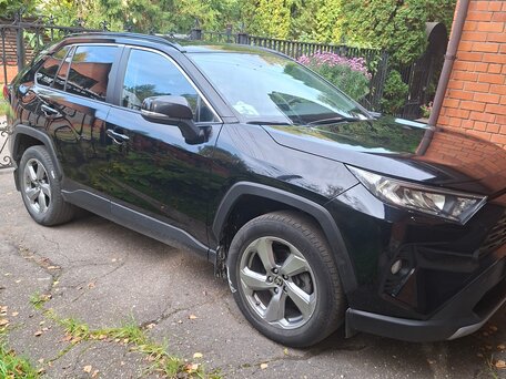 2021 Toyota RAV4 V (XA50), чёрный, 2850000 рублей, вид 3