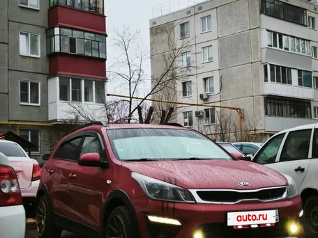 2020 Kia Rio X-Line IV, красный, 1800000 рублей, вид 2