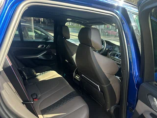 2022 BMW X5 M Competition III (F95), синий, 10900000 рублей, вид 4