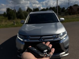 2015 Mitsubishi Outlander III Рестайлинг 2, серебристый, 1700000 рублей, вид 4