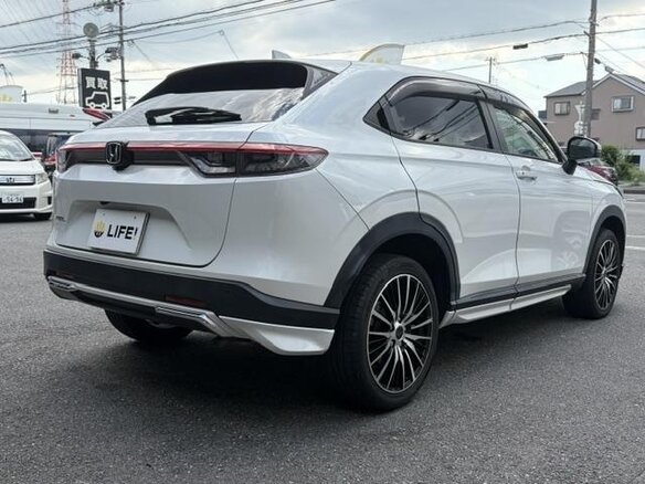 2022 Honda Vezel II, белый, 1760000 рублей - вид 5