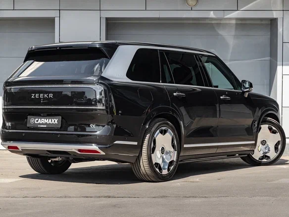 2025 Zeekr 9X 70 kWh, чёрный, 13490000 рублей - вид 2