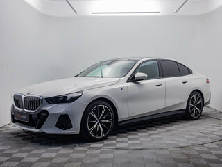 2024 BMW 5 серии 530i xDrive VIII (G60/G61/G68), белый, 7970000 рублей, вид 1