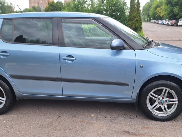 2010 Skoda Fabia II Рестайлинг, голубой - вид 1