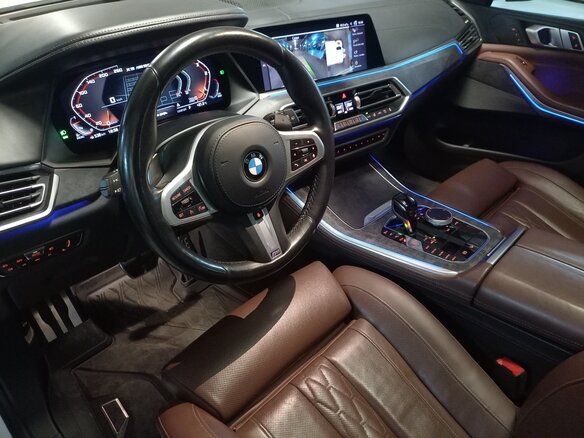 2018 BMW X5 M50d IV (G05/G18), белый, 6100000 рублей - вид 16