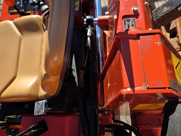 2012 DitchWitch Траншеекопатель, красный, 2300000 рублей - вид 15