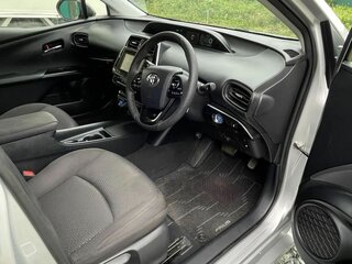 2019 Toyota Prius PHV ZVW52 Prime IV (XW50), серебристый, 1650000 рублей, вид 5