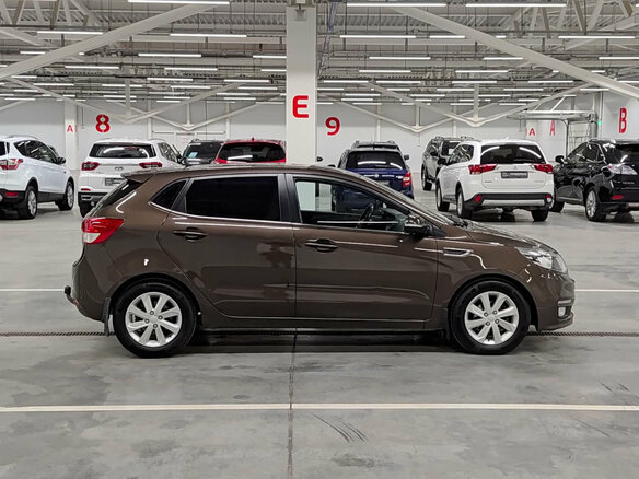 2015 Kia Rio III Рестайлинг, коричневый, 839000 рублей - вид 3