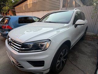 2016 Volkswagen Touareg II Рестайлинг, белый, 3000000 рублей, вид 2
