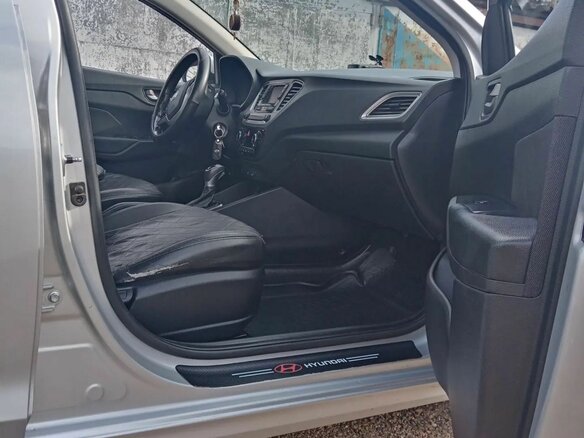 2019 Hyundai Solaris II, серебристый, 1370000 рублей - вид 4