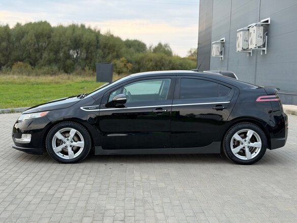 2013 Chevrolet Volt I, чёрный, 1045000 рублей - вид 4