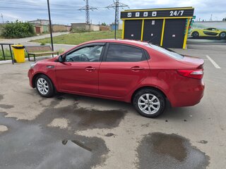 2013 Kia Rio 5-speed III, красный, 800000 рублей, вид 5