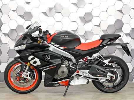 2021 Aprilia RS 660, чёрный, 999000 рублей, вид 4