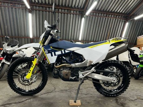 2023 Husqvarna 701 Enduro, белый, 1100000 рублей, вид 5