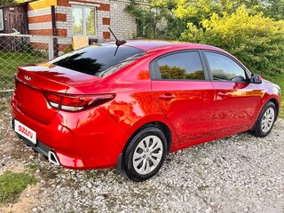 2021 Kia Rio IV Рестайлинг, красный, 1750000 рублей, вид 3