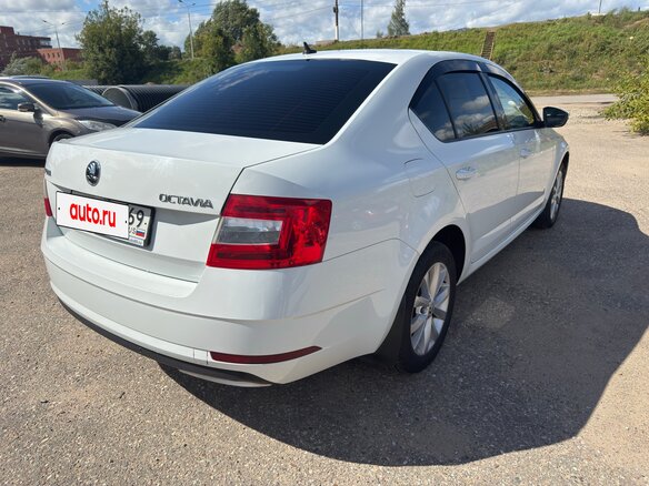 2018 Skoda Octavia III (A7) Рестайлинг, белый, 1499000 рублей - вид 6