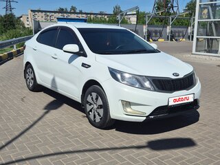 2013 Kia Rio III, белый, 635000 рублей, вид 3
