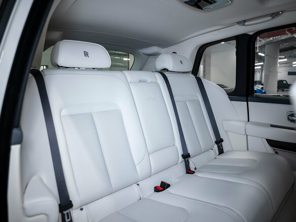 2025 Rolls-Royce Cullinan Black Badge I Рестайлинг (Series II), белый, 64500000 рублей - вид 29