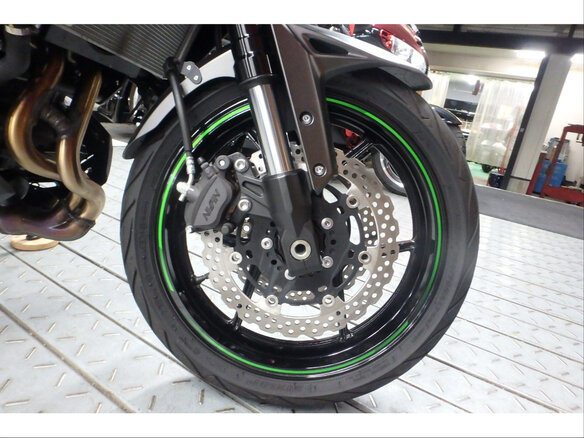 2025 Kawasaki Versys 650, серый, 930000 рублей - вид 17