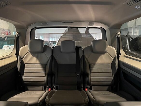 2023 Volkswagen Multivan Long T7, чёрный, 5650000 рублей - вид 12